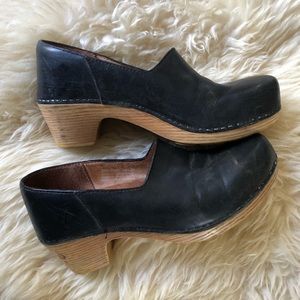 Dansko Black Clogs Women’s 6